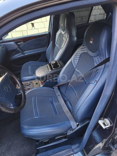 Mercedes E 200-5