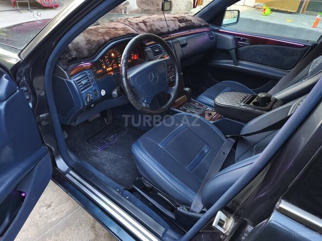 Mercedes E 200-8
