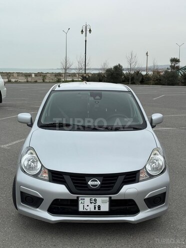 Nissan AD-1