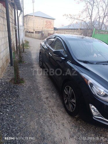 Hyundai Elantra-2