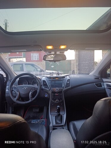 Hyundai Elantra-11
