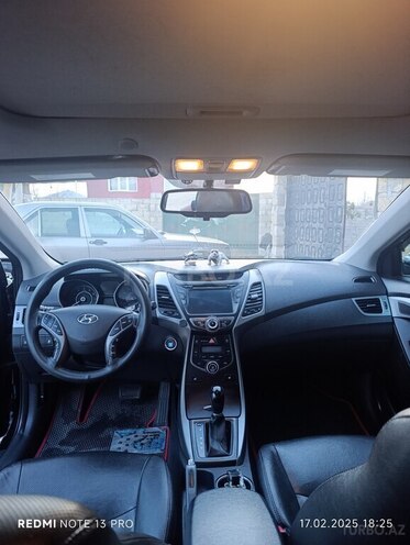 Hyundai Elantra-12
