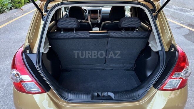 Nissan Tiida-15