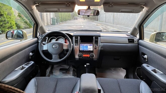 Nissan Tiida-11