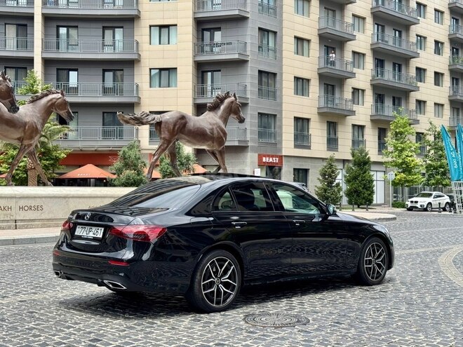 Mercedes E 300 de-6