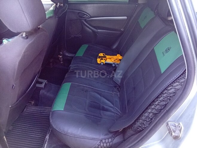 Ford Focus-8