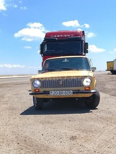 LADA (VAZ) 21011-1