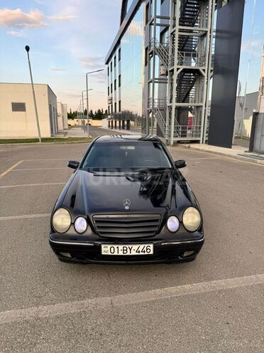 Mercedes E 240-1
