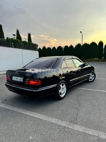 Mercedes E 240-3