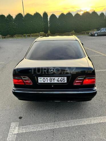 Mercedes E 240-5