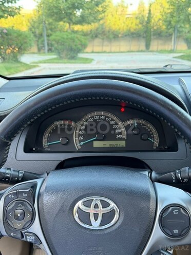 Toyota Camry-5