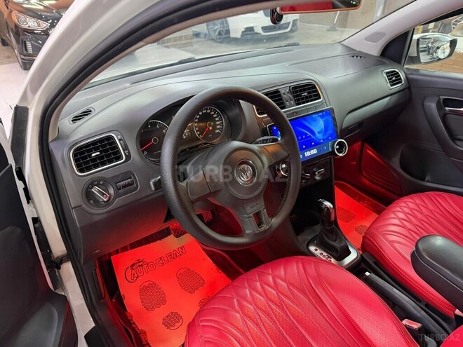 Volkswagen Polo-11