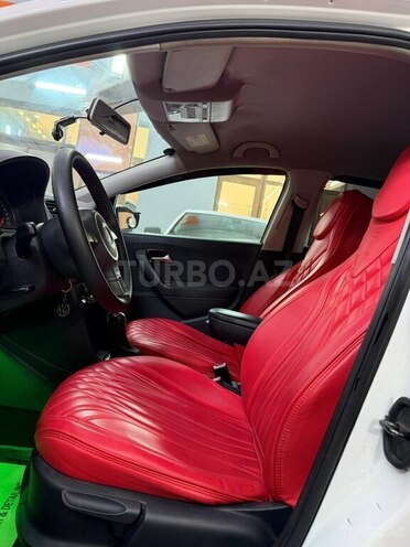 Volkswagen Polo-12