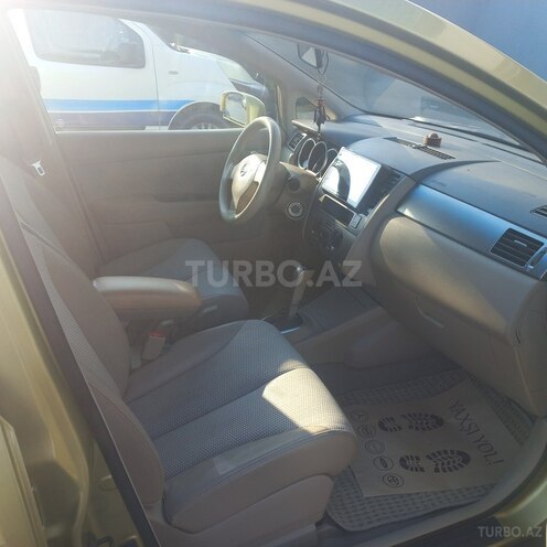 Nissan Tiida-2