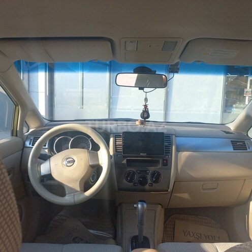 Nissan Tiida-5