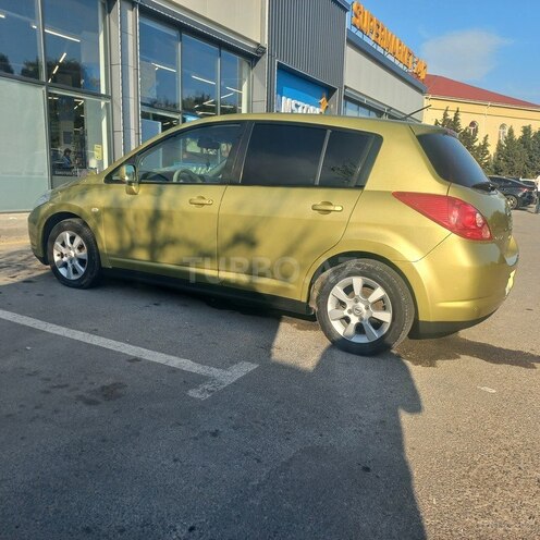 Nissan Tiida-10