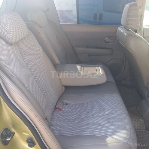 Nissan Tiida-4