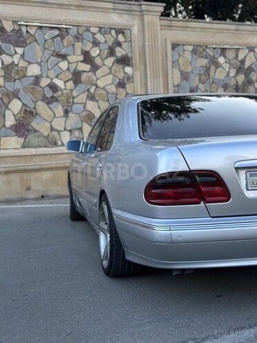 Mercedes E 320-7