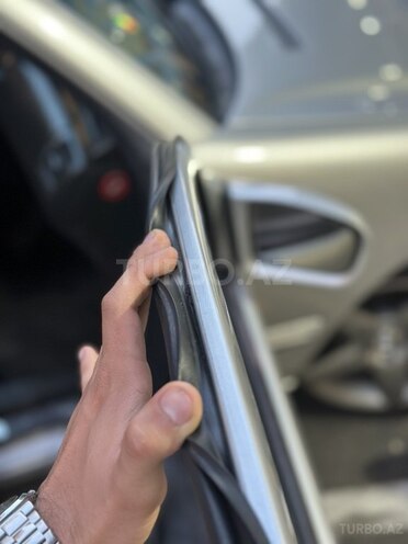 Mercedes E 320-13