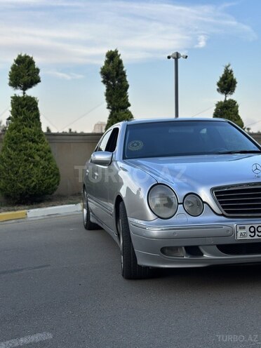 Mercedes E 320-3