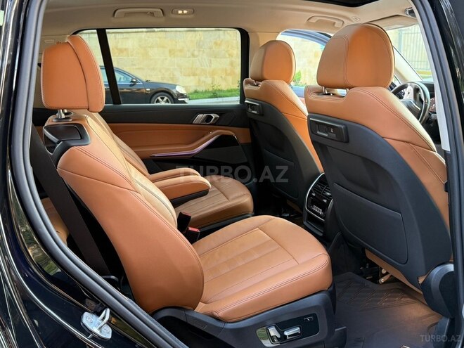 BMW X7-10