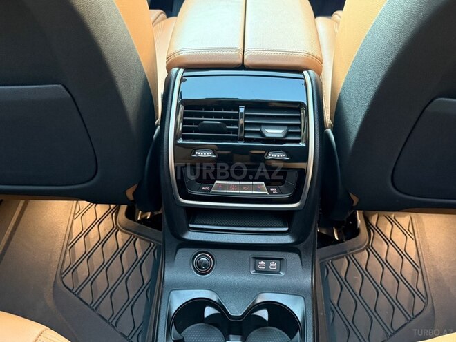BMW X7-15