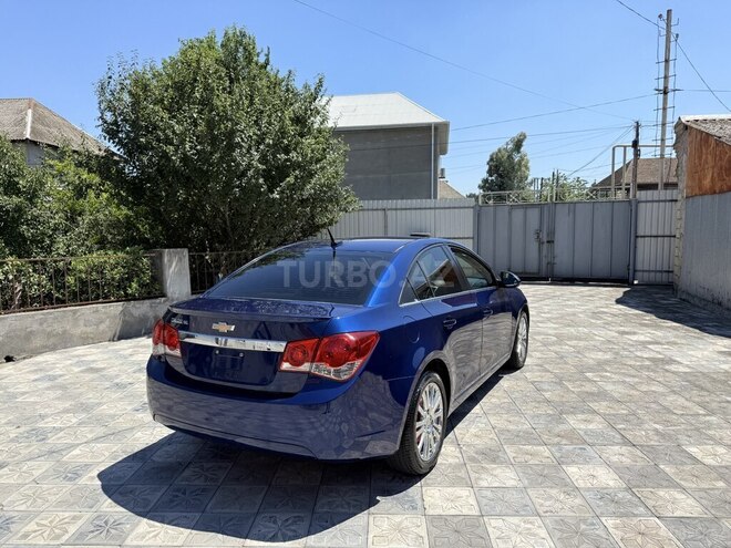 Chevrolet Cruze-12