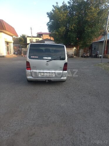Mercedes V 220-2