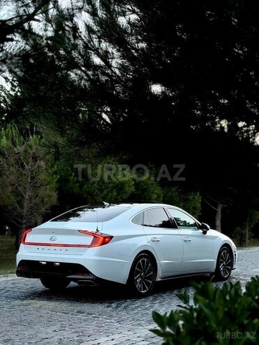 Hyundai Sonata-4