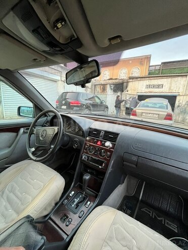 Mercedes C 180-11