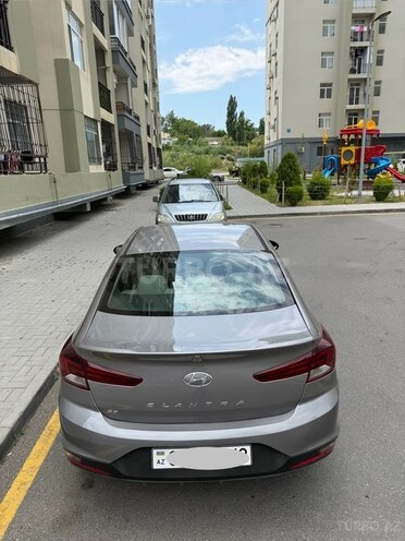 Hyundai Elantra-4