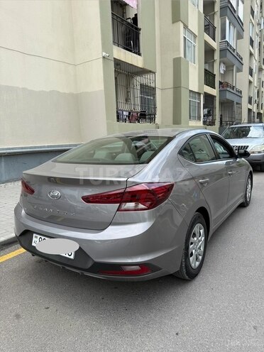 Hyundai Elantra-7