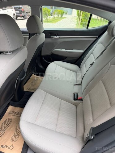 Hyundai Elantra-10