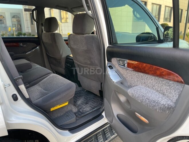 Toyota Land Cruiser Prado-11