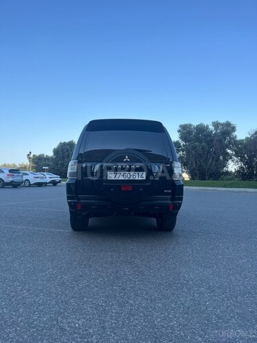 Mitsubishi Pajero-2