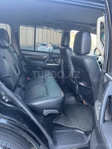 Mitsubishi Pajero-10