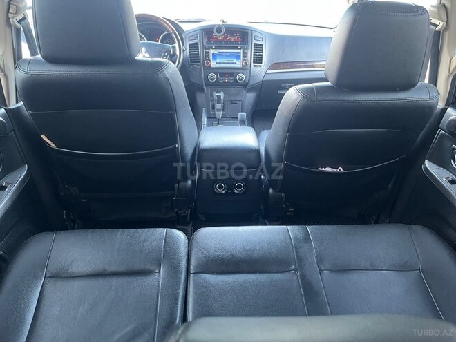 Mitsubishi Pajero-4