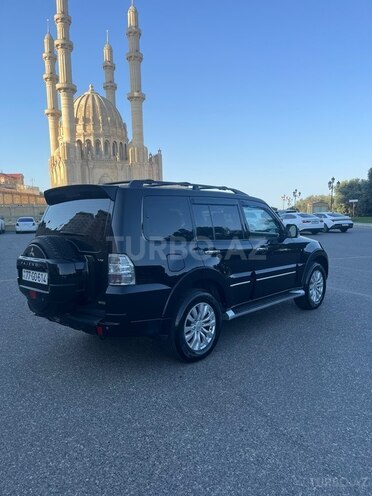 Mitsubishi Pajero-9