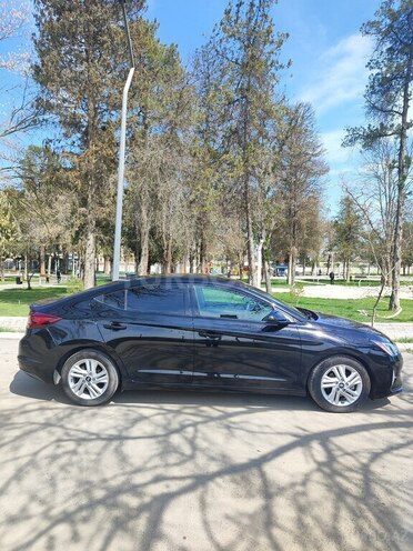 Hyundai Elantra-4