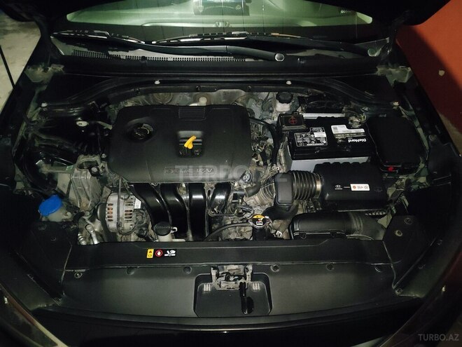 Hyundai Elantra-6