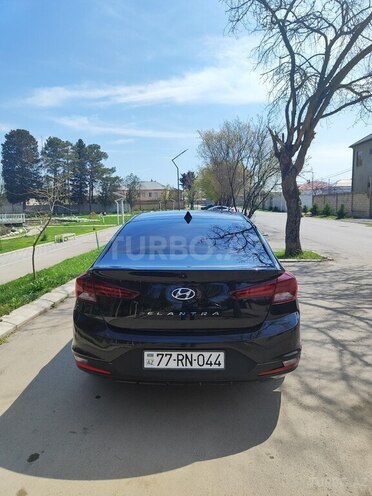 Hyundai Elantra-5