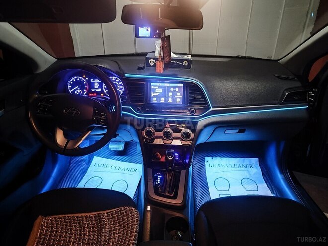 Hyundai Elantra-9