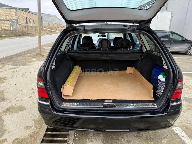 Mercedes E 220-21