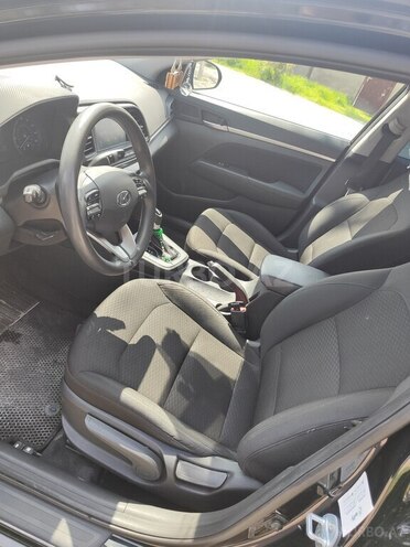Hyundai Elantra-11