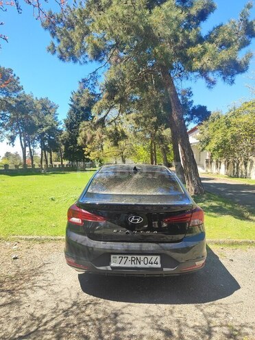 Hyundai Elantra-14