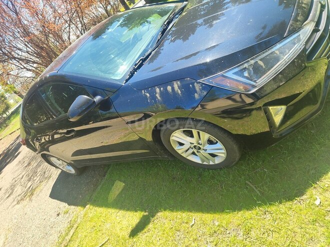 Hyundai Elantra-16