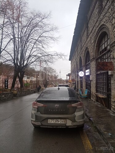 Hyundai Elantra-19