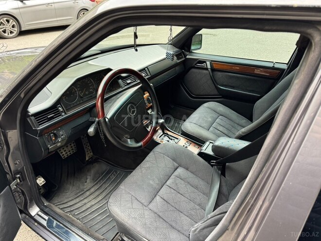 Mercedes 220 E-6