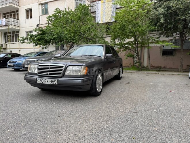Mercedes 220 E-2