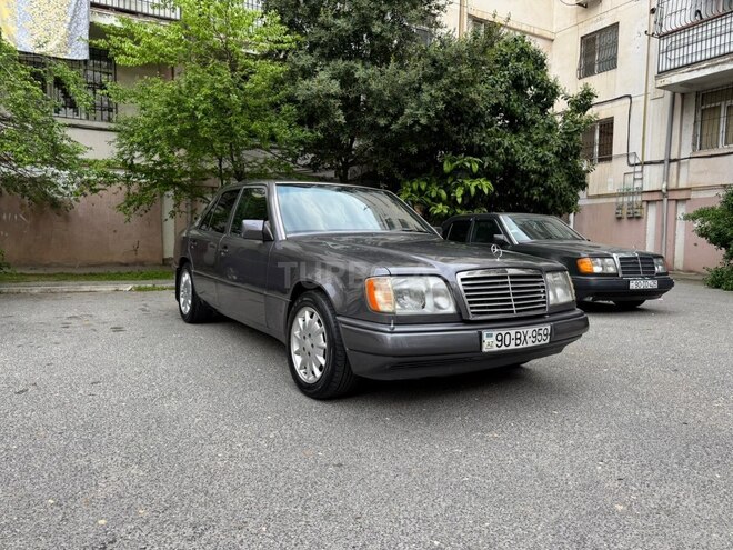 Mercedes 220 E-1